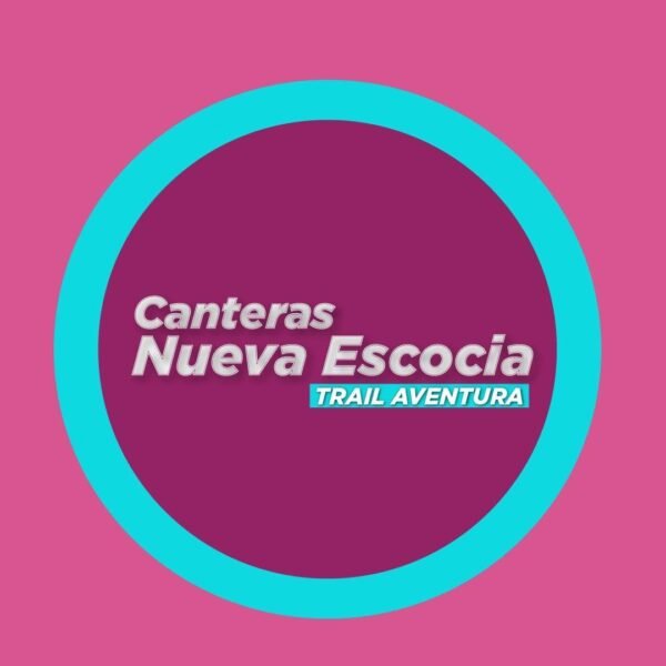 Logotipo Canteras Nueva Escocia Trail Aventura sobre fondo rosado y celeste, destacando ‘Canteras Nueva Escocia’ con subtítulo ‘Trail Aventura’ y marco circular, representando la carrera trail de septiembre 2025 en Entre Ríos.